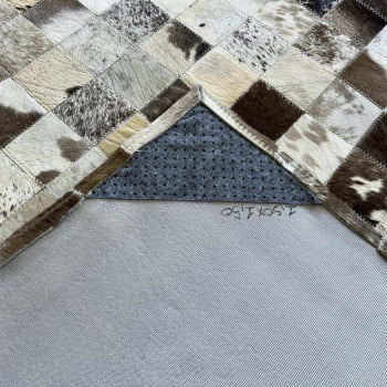 Tapete De Couro cinza natural malhado 1,50x1,50 com bordas