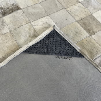 Tapete de couro cinza griss 2,50x3,50 com borda pç 10x10cm