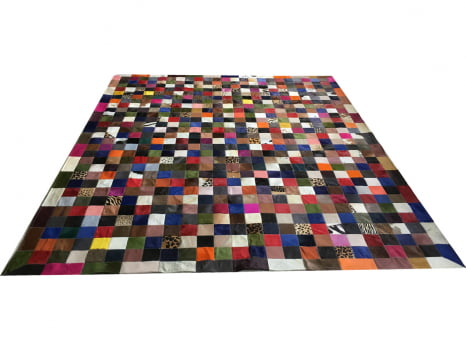 Tapete de couro colorido 2,50x3,00 com bordas peça 10x10cm
