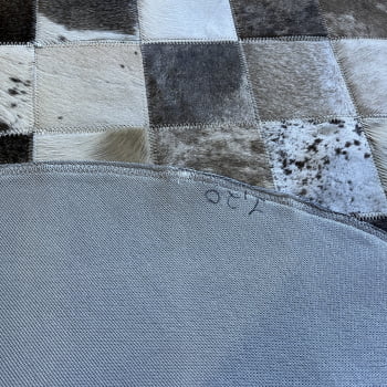 Tapete de couro redondo cinza malhado 1,20 diâmetro pç 10cm