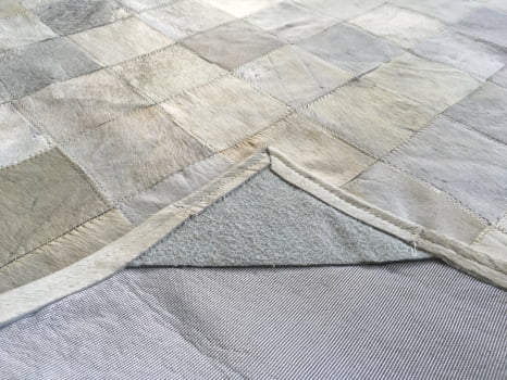 Tapete de couro cinza griss 1,70x2,20 com borda peça 10x10cm