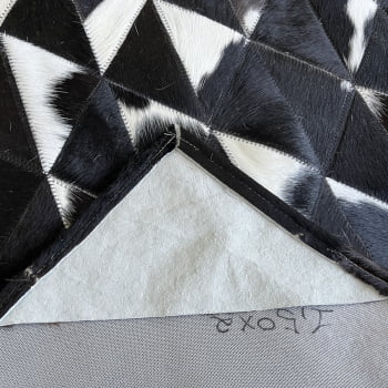 Tapete de couro preto branco triângulos 1,50x2,00 com bordas