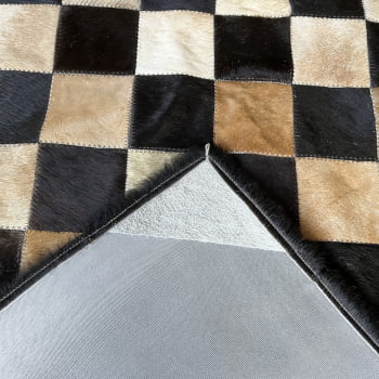 Tapete de couro tabuleiro preto bege diagonal 1,50x2,00 C/B
