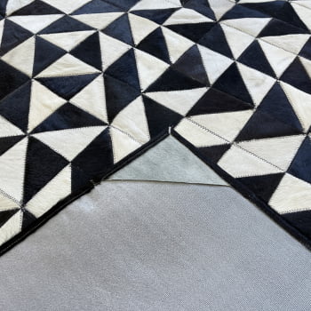 Tapete de couro preto branco triângulos 1,50x2,00 com bordas