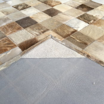 Tapete de couro cinza natural 2,50x3,50 com borda pç 10x10cm