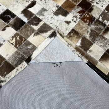 Tapete de couro cinza natural malhado 1,00x2,00 c/b pç 5x5cm