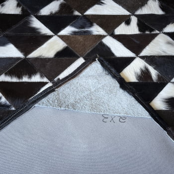 Tapete de couro preto branco triângulos 2,00x3,00 com bordas