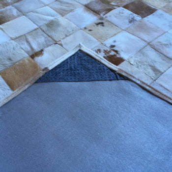 Tapete de couro bege malhado 1,50x2,50 com borda peça 10x10